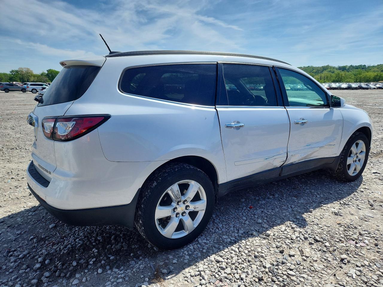 2016 Chevrolet Traverse Lt - Image 3