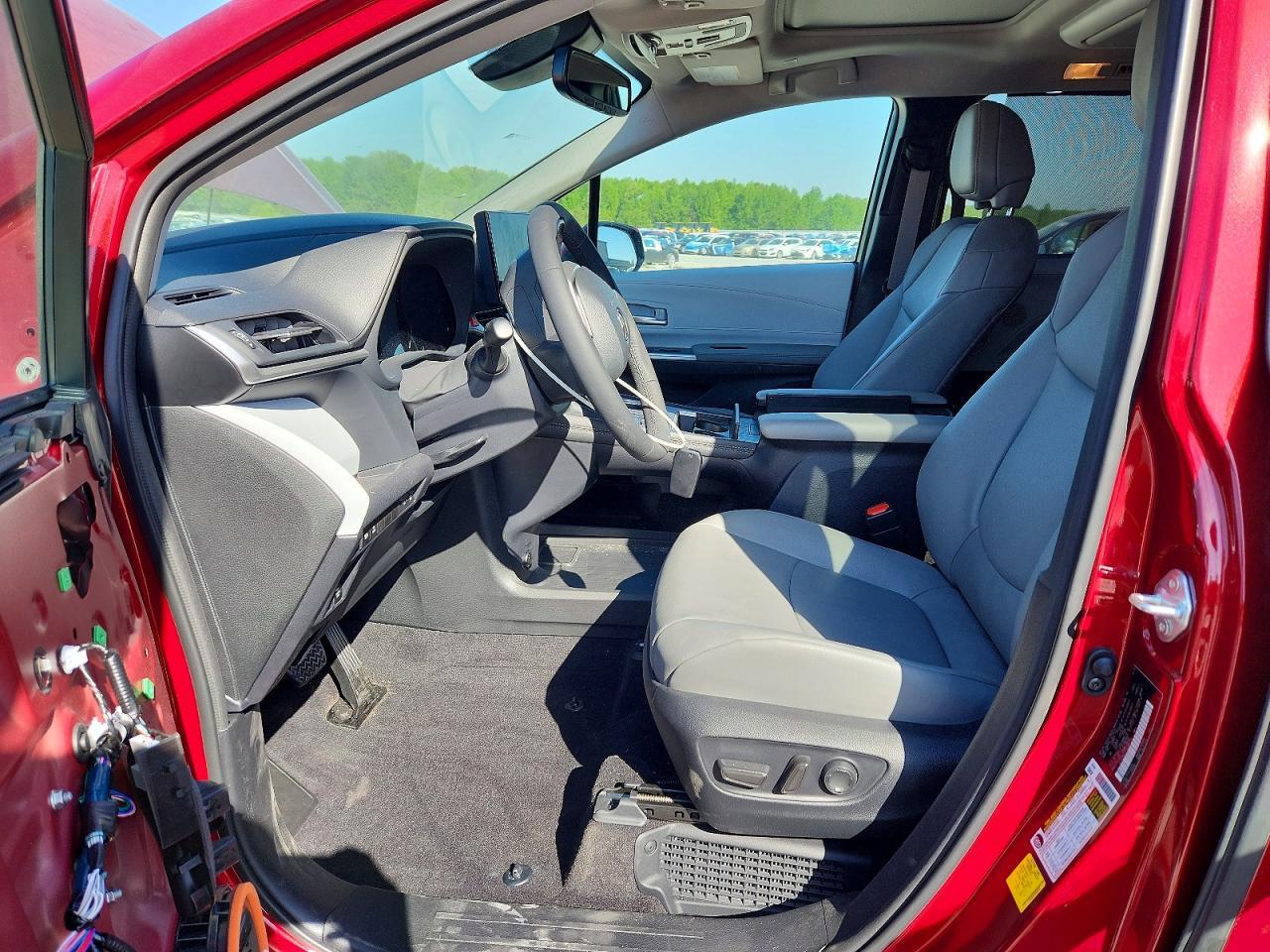 2025 Toyota Sienna Xle 8-Passenger - Image 7