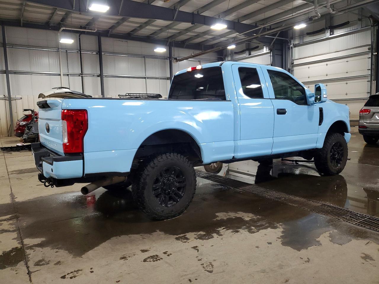 2019 Ford F350 Super Duty - Фото 3