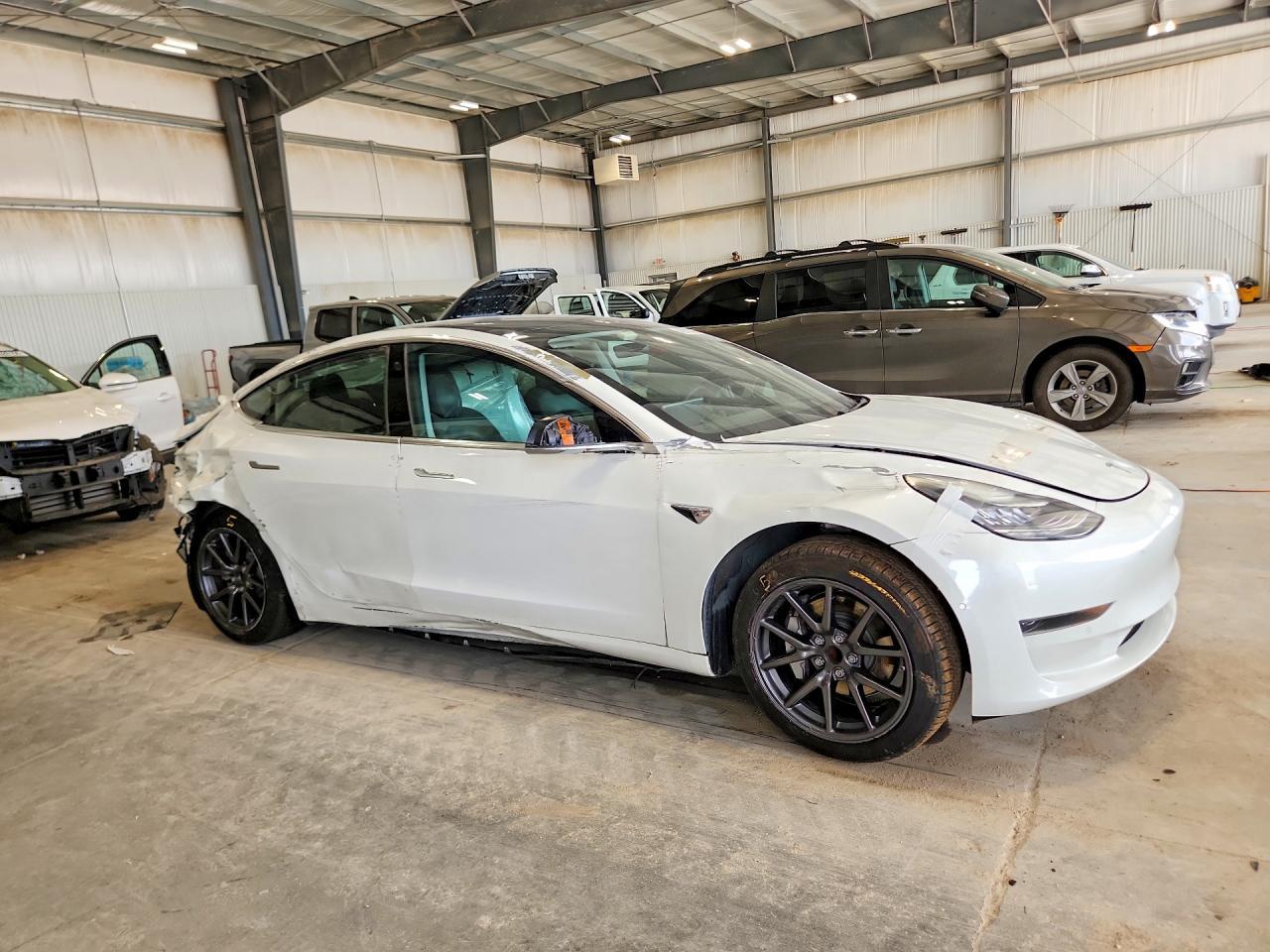 2020 Tesla Model 3 - Фото 4