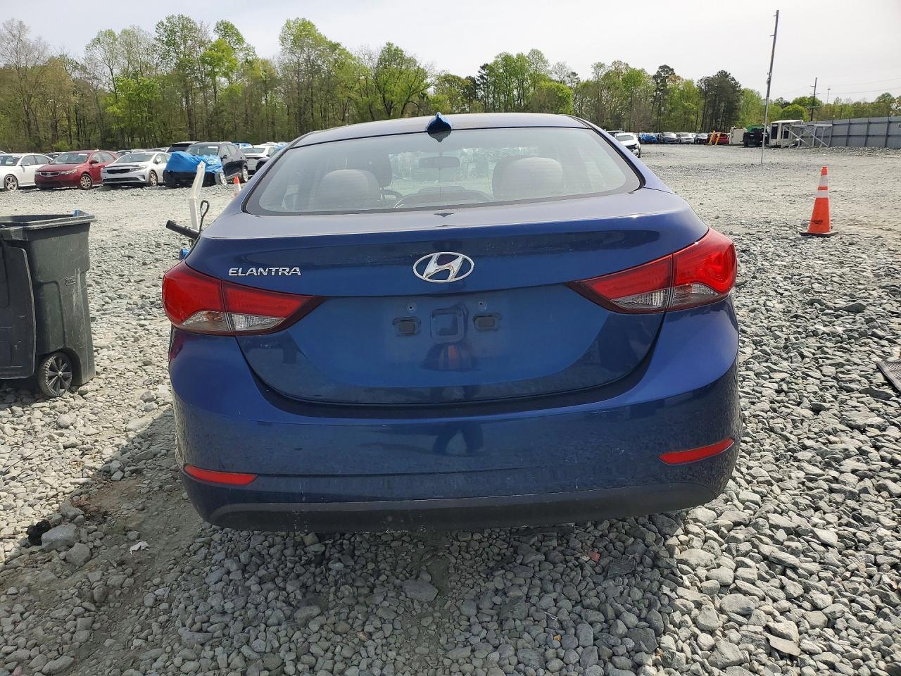 2016 Hyundai Elantra - Фото 6