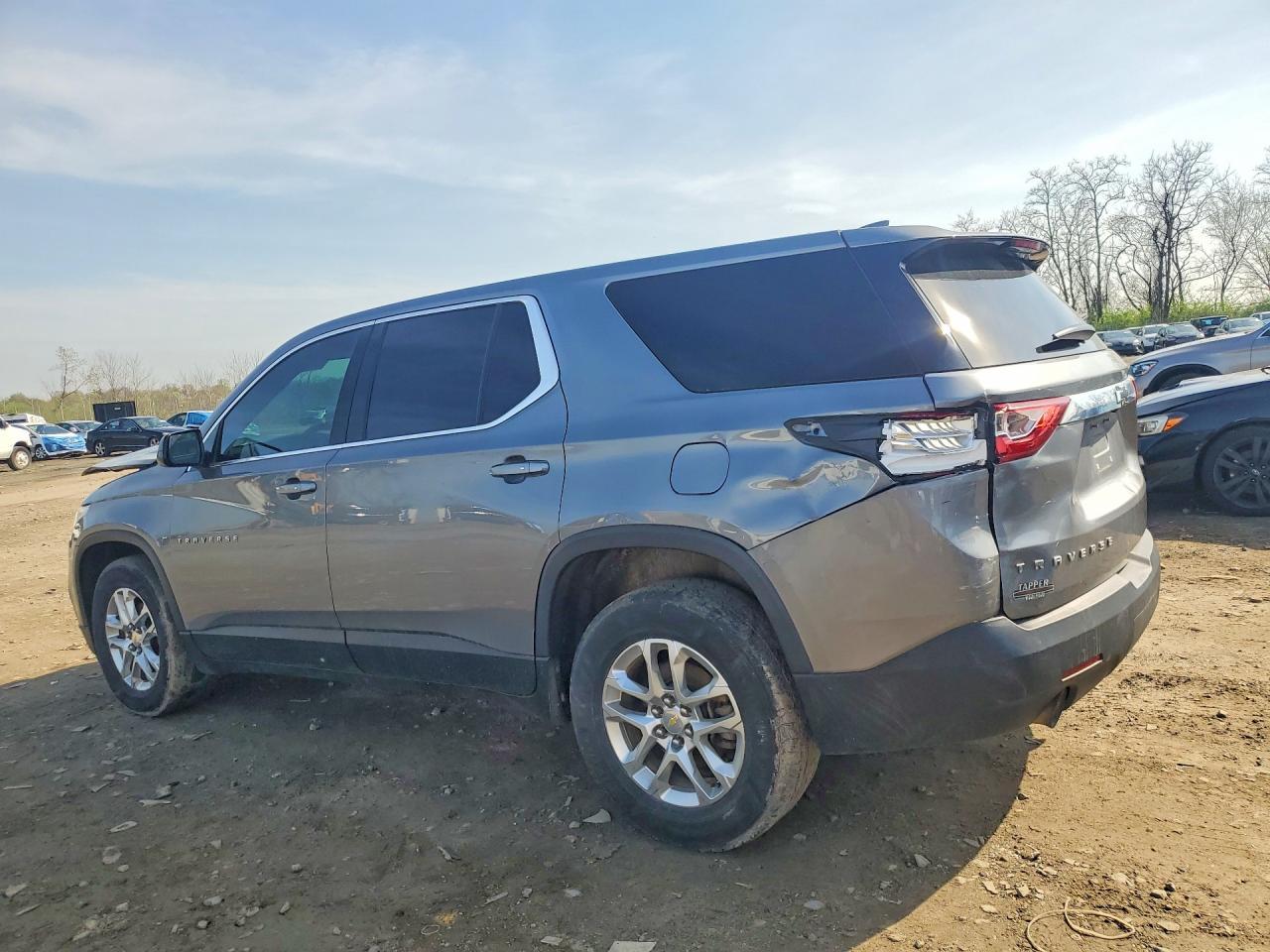 2019 Chevrolet Traverse Ls - Фото 2