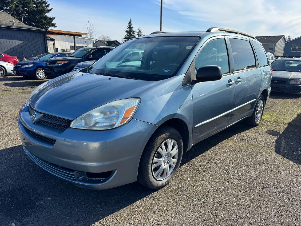 2004 Toyota Sienna Le 7 Passenger - Image 2