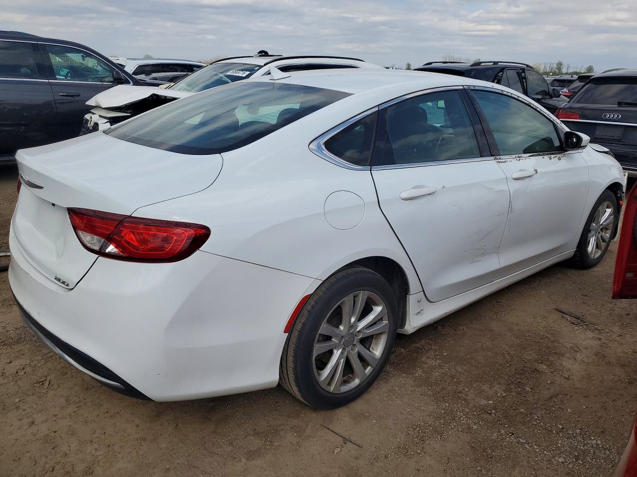 2016 Chrysler 200 Limited - Image 3
