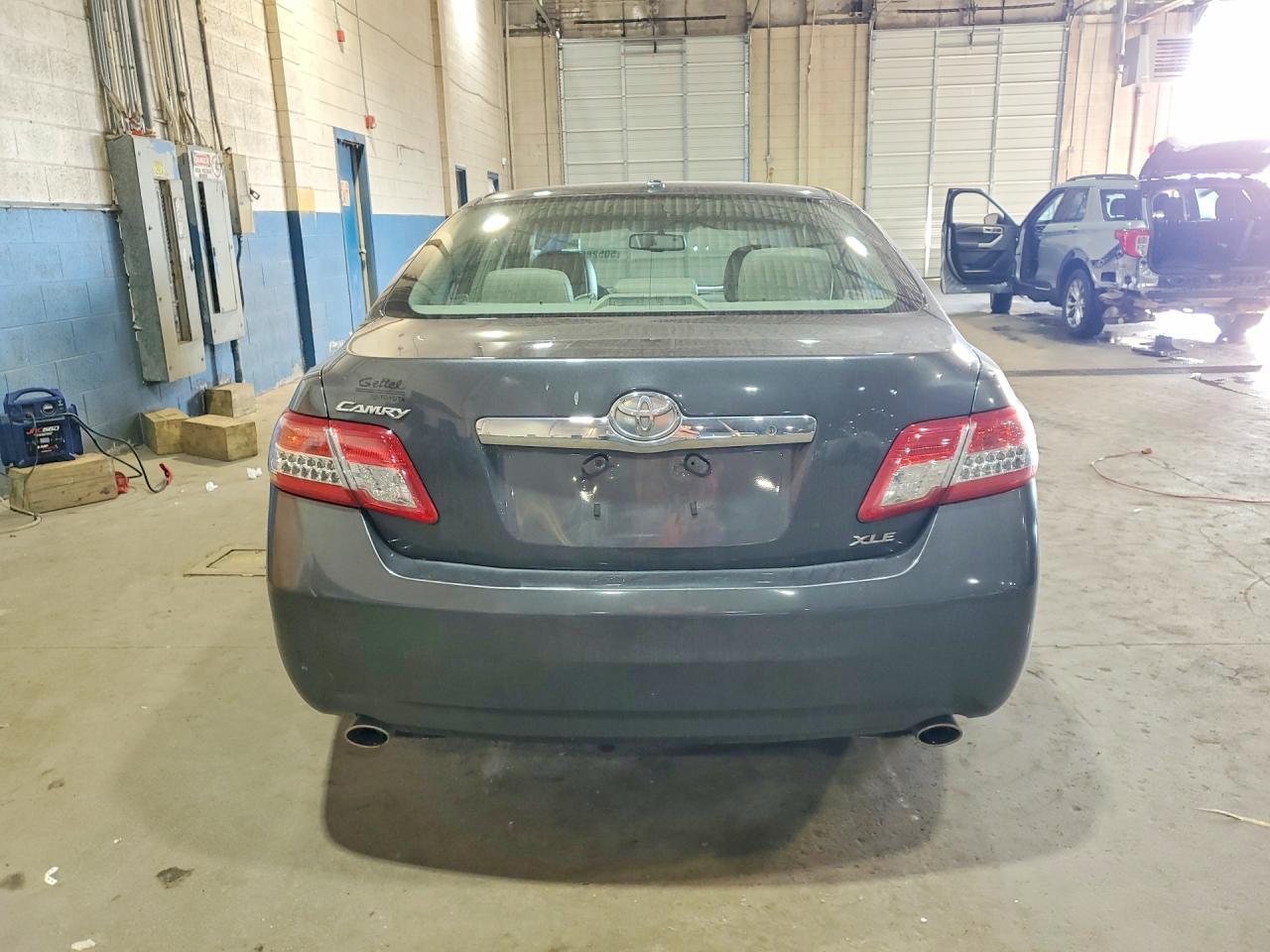 2010 Toyota Camry Xle V6 - Image 6