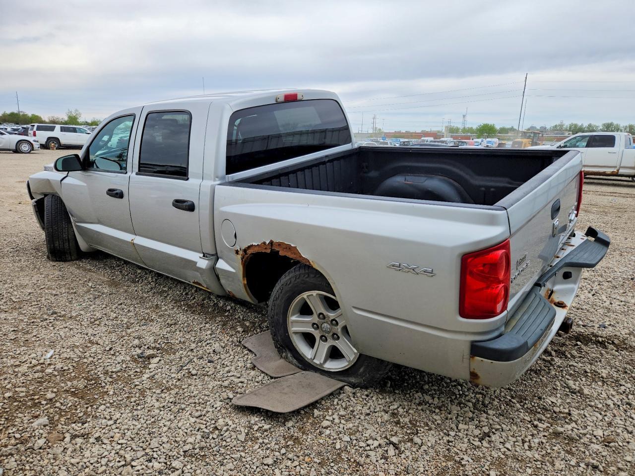 2010 Dodge Dakota - Фото 2