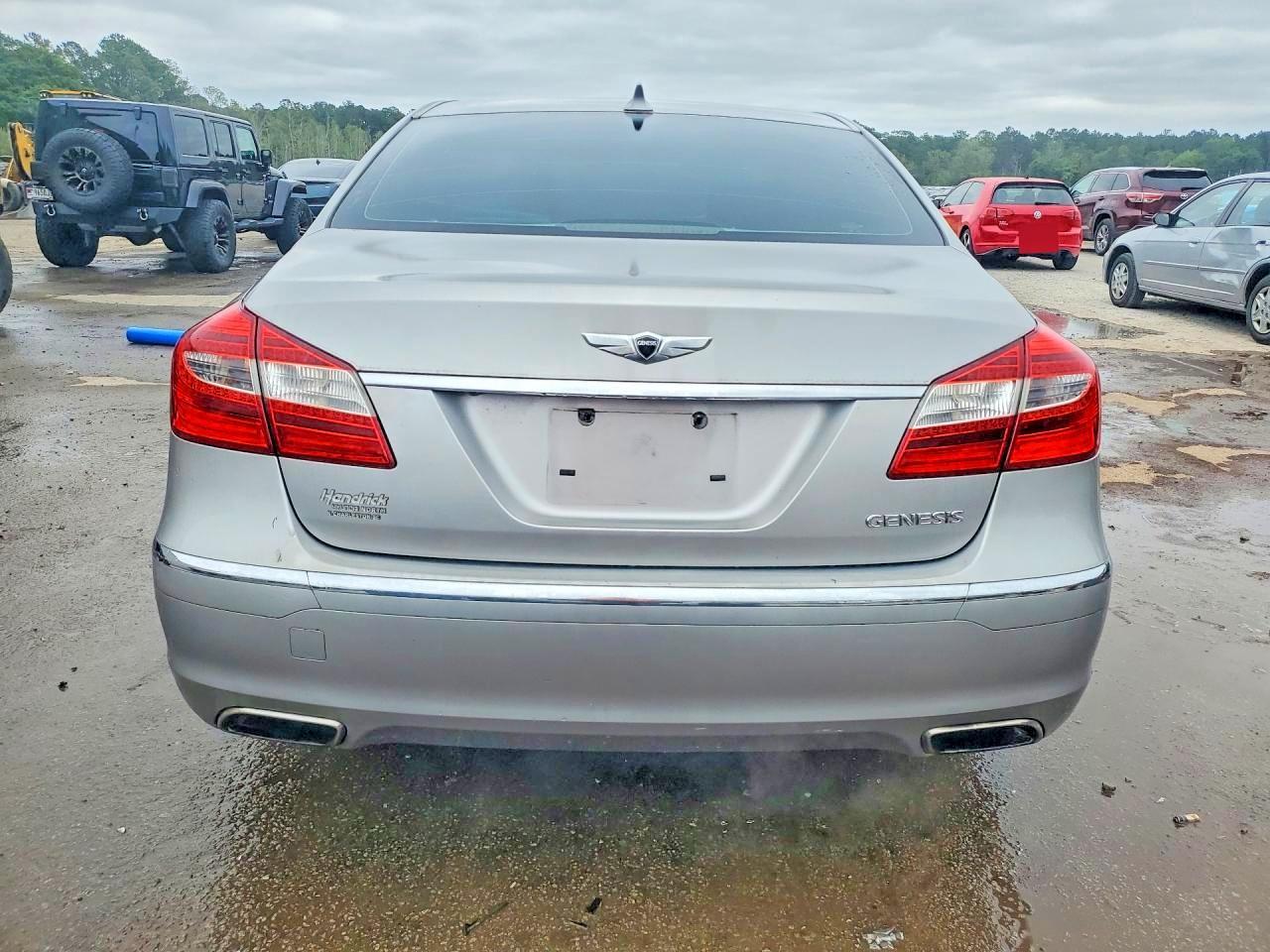 2013 Hyundai Genesis 3.8L - Image 6