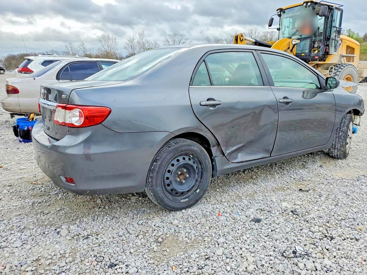 2013 Toyota Corolla Le - Фото 3