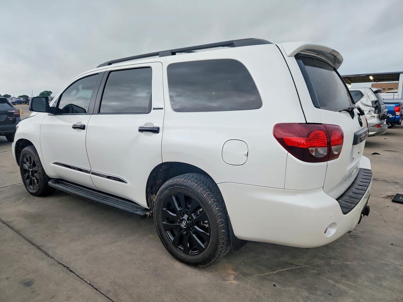 2021 Toyota Sequoia Night Shade - Фото 2