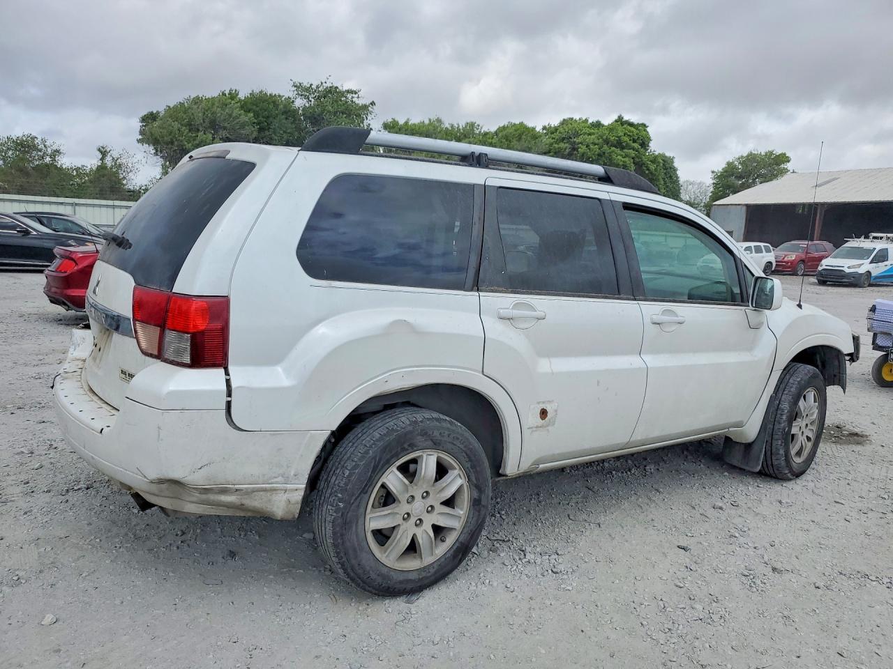 2010 Mitsubishi Endeavor Ls - Фото 3
