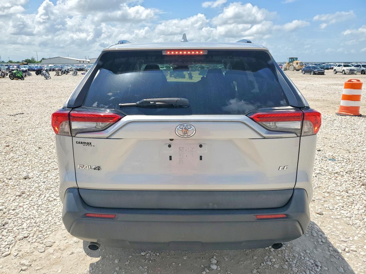 2020 Toyota Rav4 Le - Фото 6