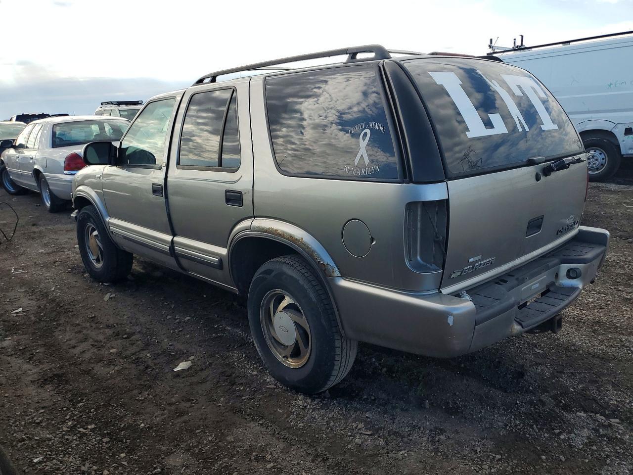 2001 Chevrolet Blazer - Image 2