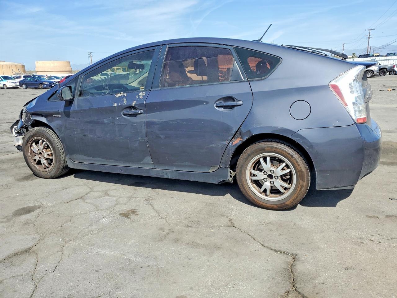 2011 Toyota Prius Two - Фото 2