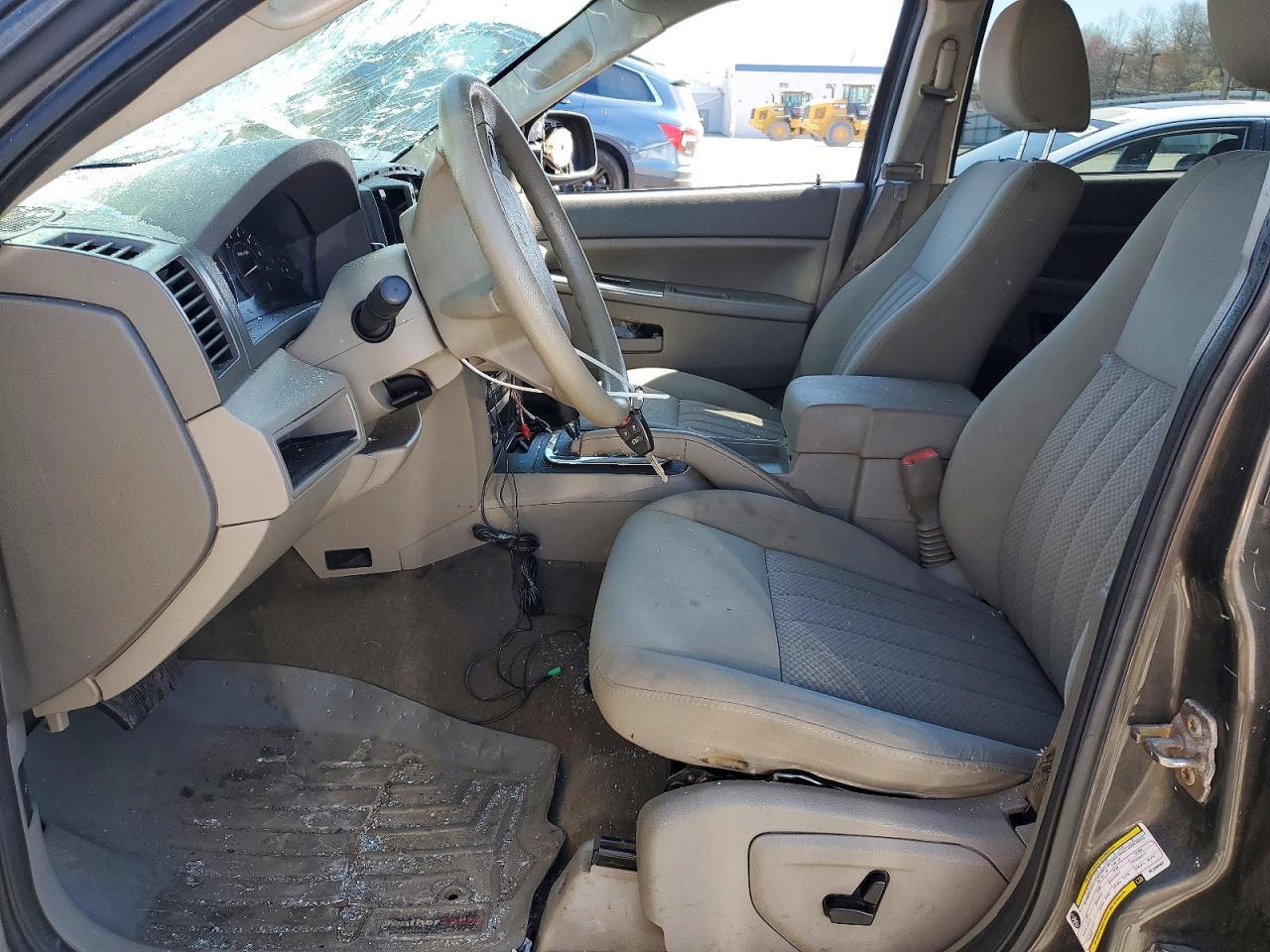 2006 Jeep Cherokee - Image 7