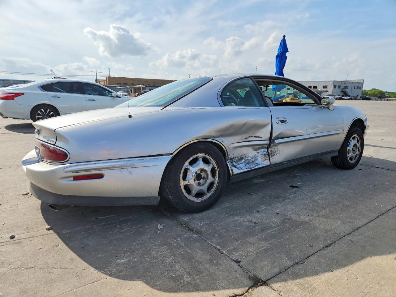 1999 Buick Riviera - Фото 3