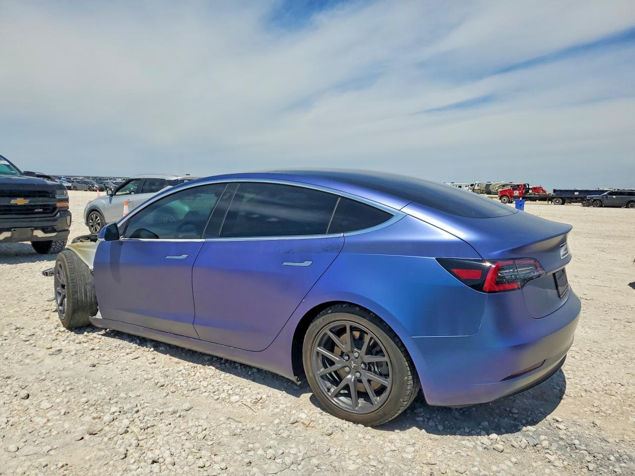 2019 Tesla Model 3 - Image 2