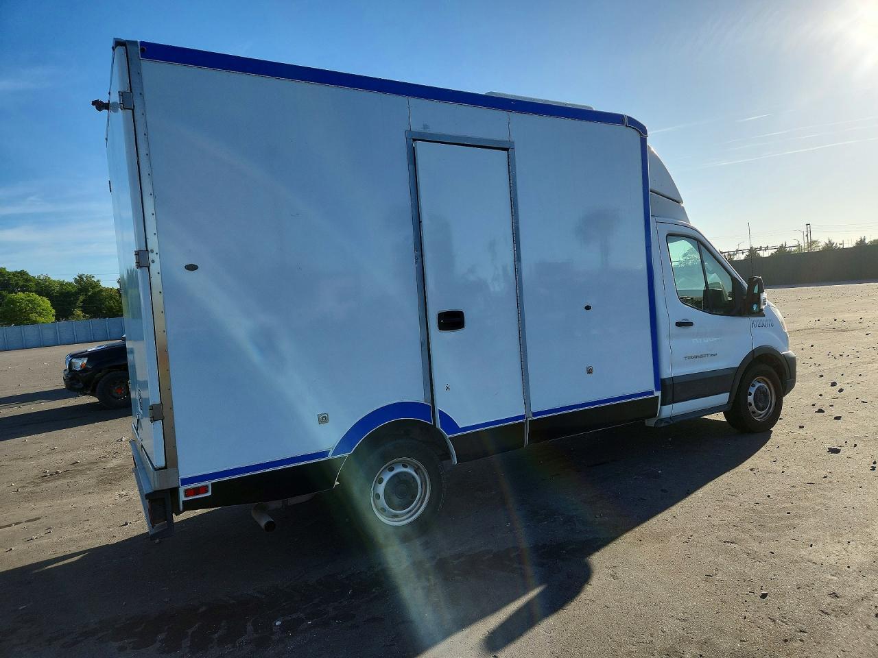 2020 Ford Transit Delivery Truck - Фото 3