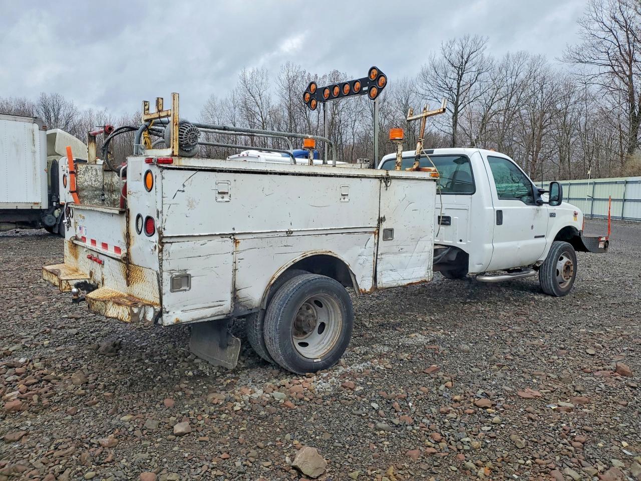 2000 Ford F450 Super Duty Utility / Service Truck - Image 3