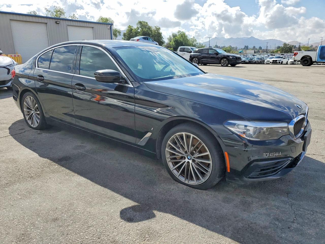 2019 BMW 530E - Фото 4