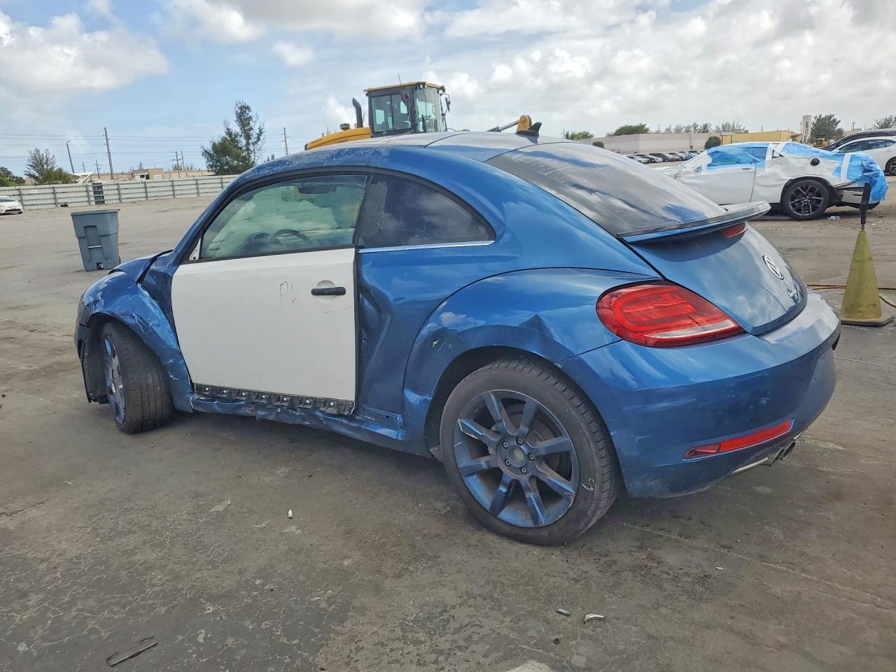 2023 Volkswagen Beetle Se - Image 2