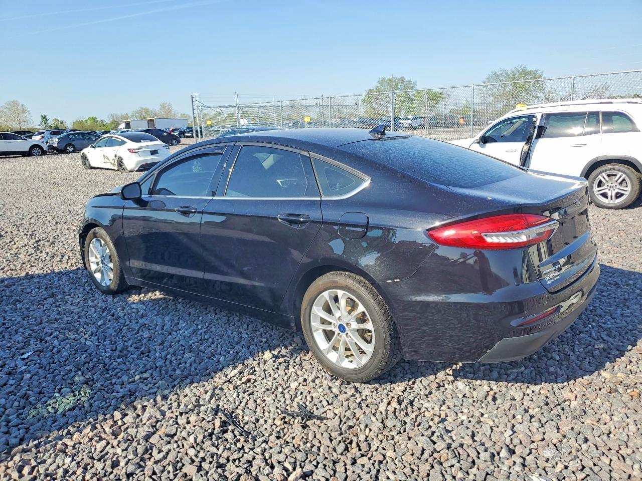2020 Ford Fusion Se - Image 2