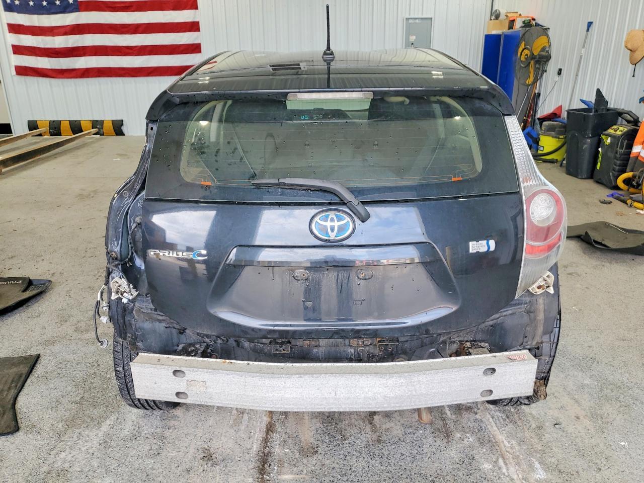 2014 Toyota Prius C Two - Image 6