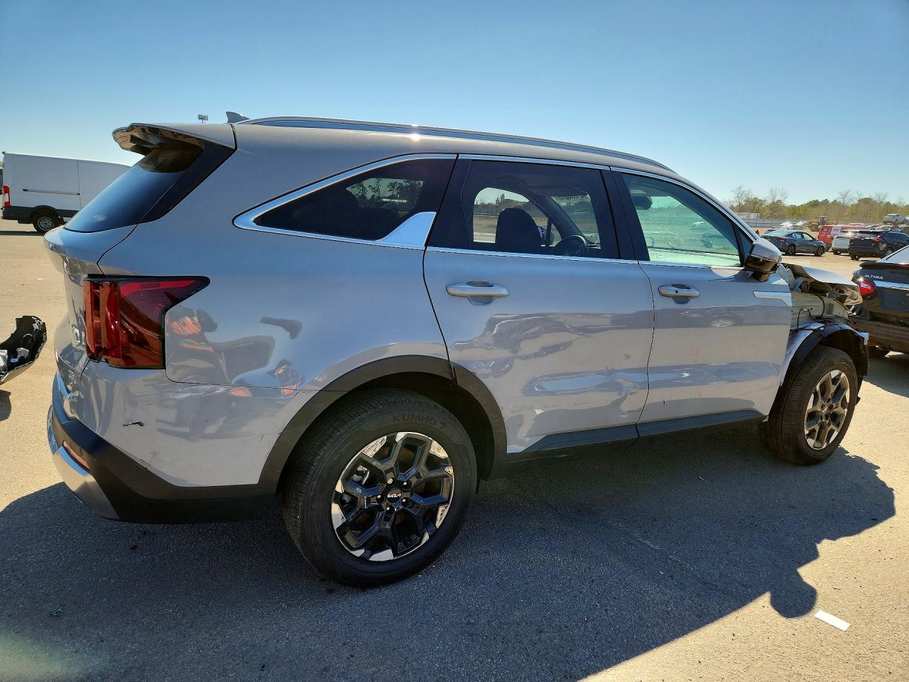 2025 Kia Sorento S - Image 3