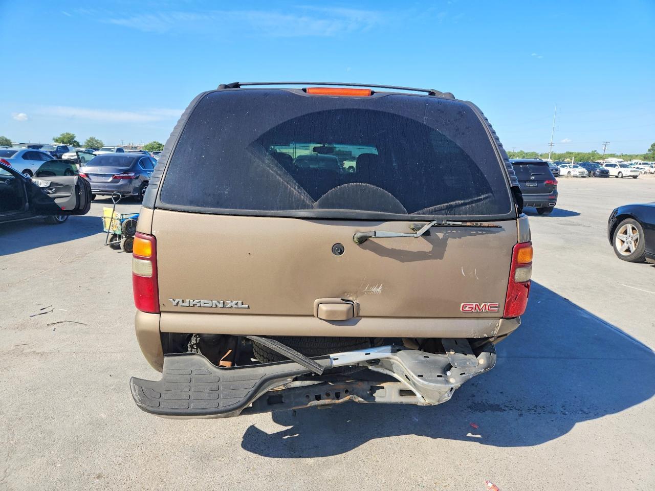 2003 GMC Yukon Xl C1500 - Фото 6