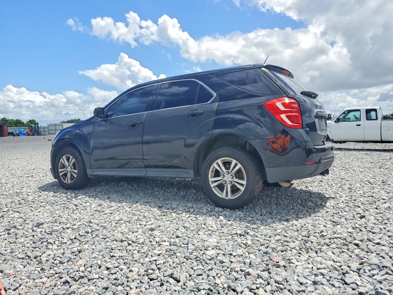 2017 Chevrolet Equinox Ls - Фото 2