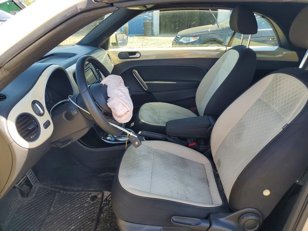 2019 Volkswagen Beetle S - Фото 7