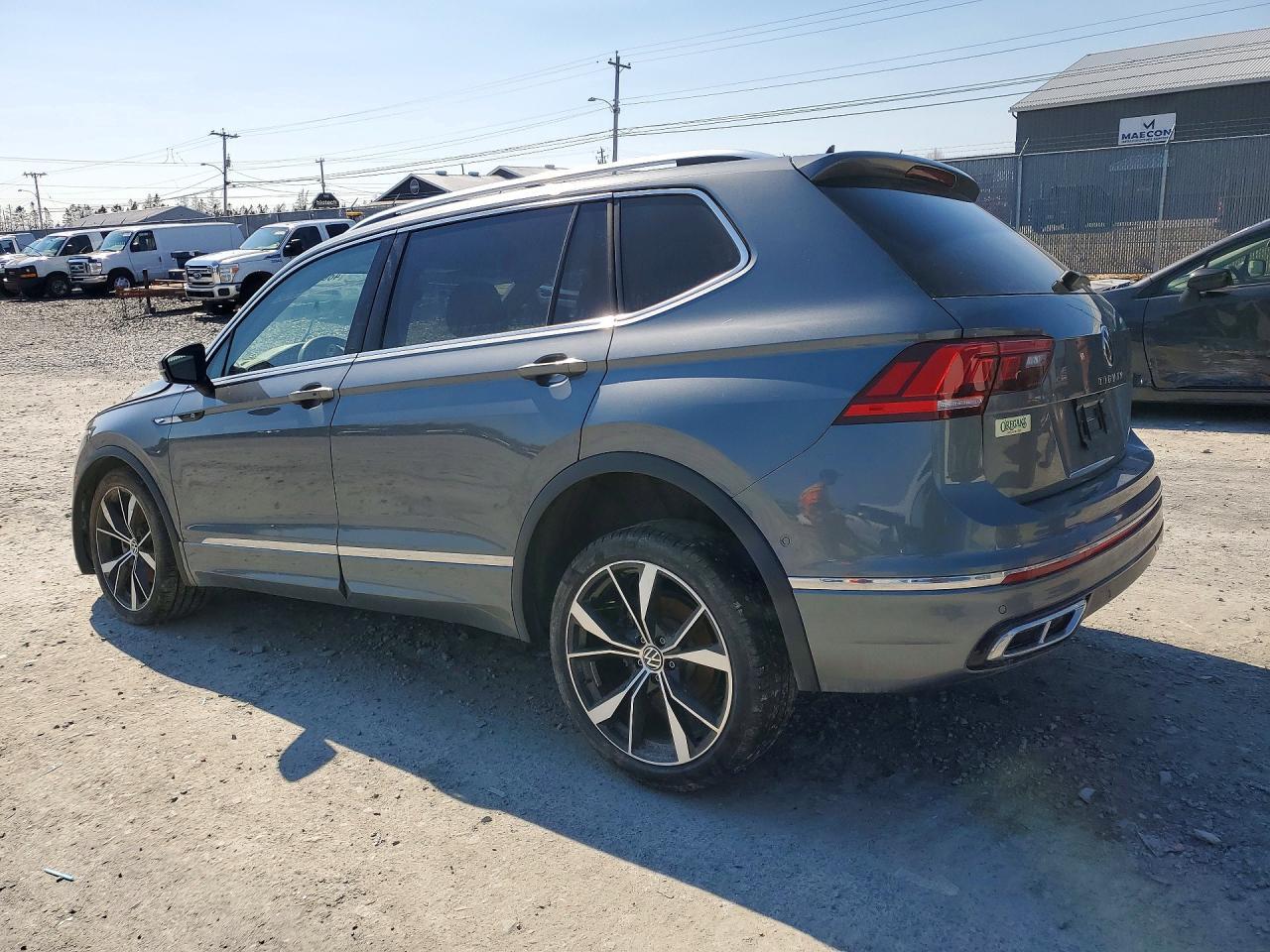 2024 Volkswagen Tiguan Sel R-Line Black - Image 2