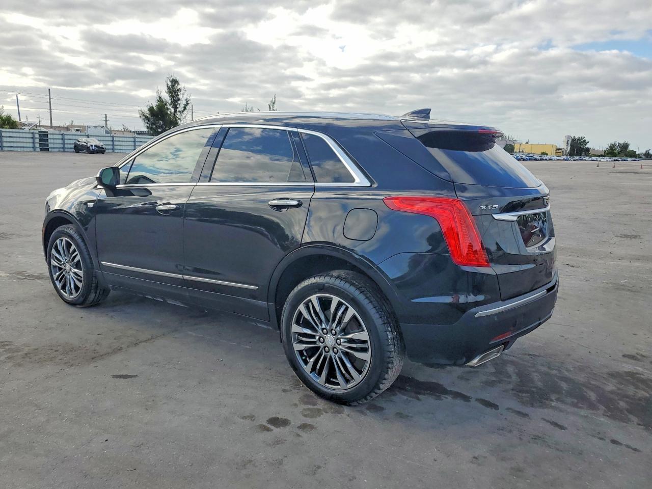 2018 Cadillac Xt5 Premium Luxury - Image 2