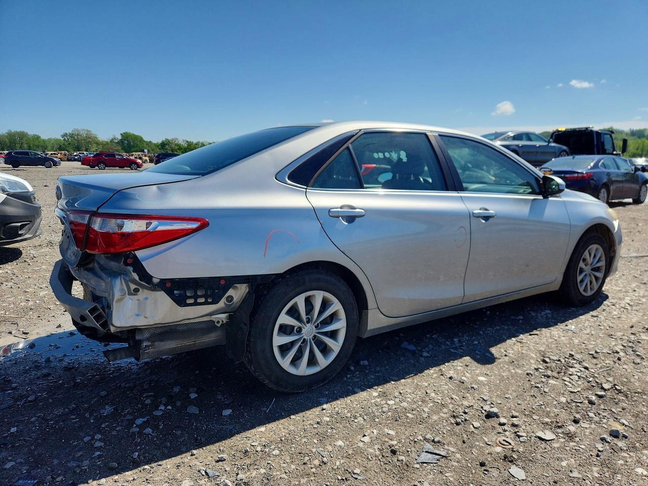 2015 Toyota Camry Le - Фото 3