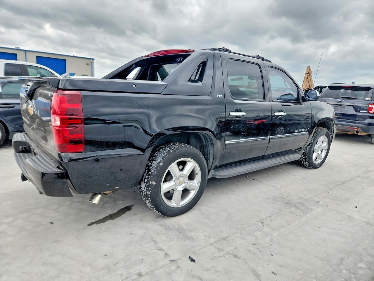 2012 Chevrolet Avalanche Ltz - Image 3
