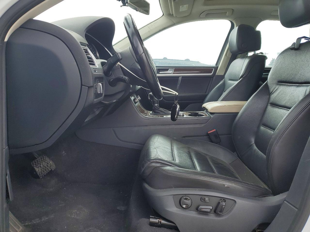 2016 Volkswagen Touareg Luxury 3.6L - Фото 7