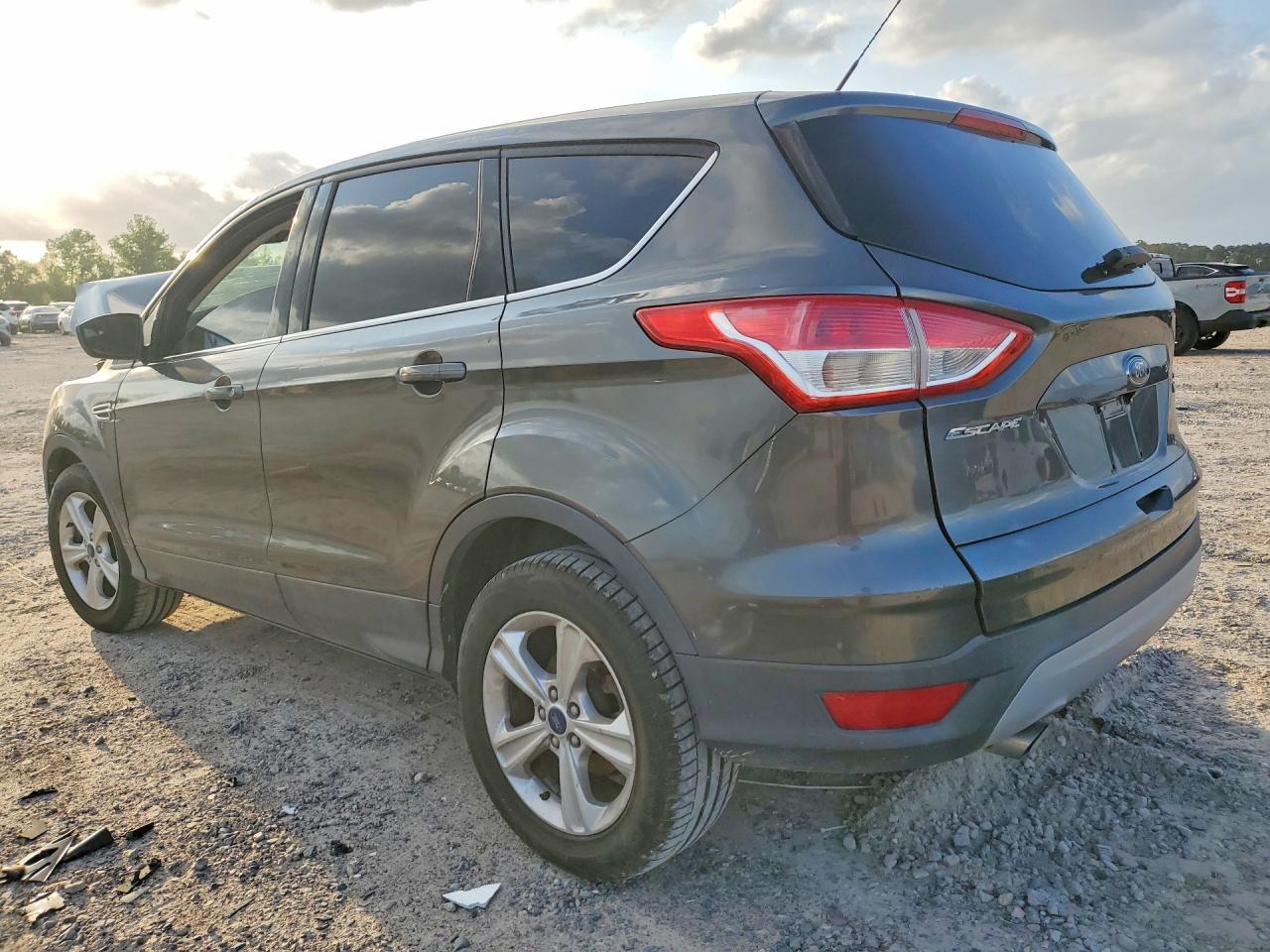 2016 Ford Escape Se - Фото 2