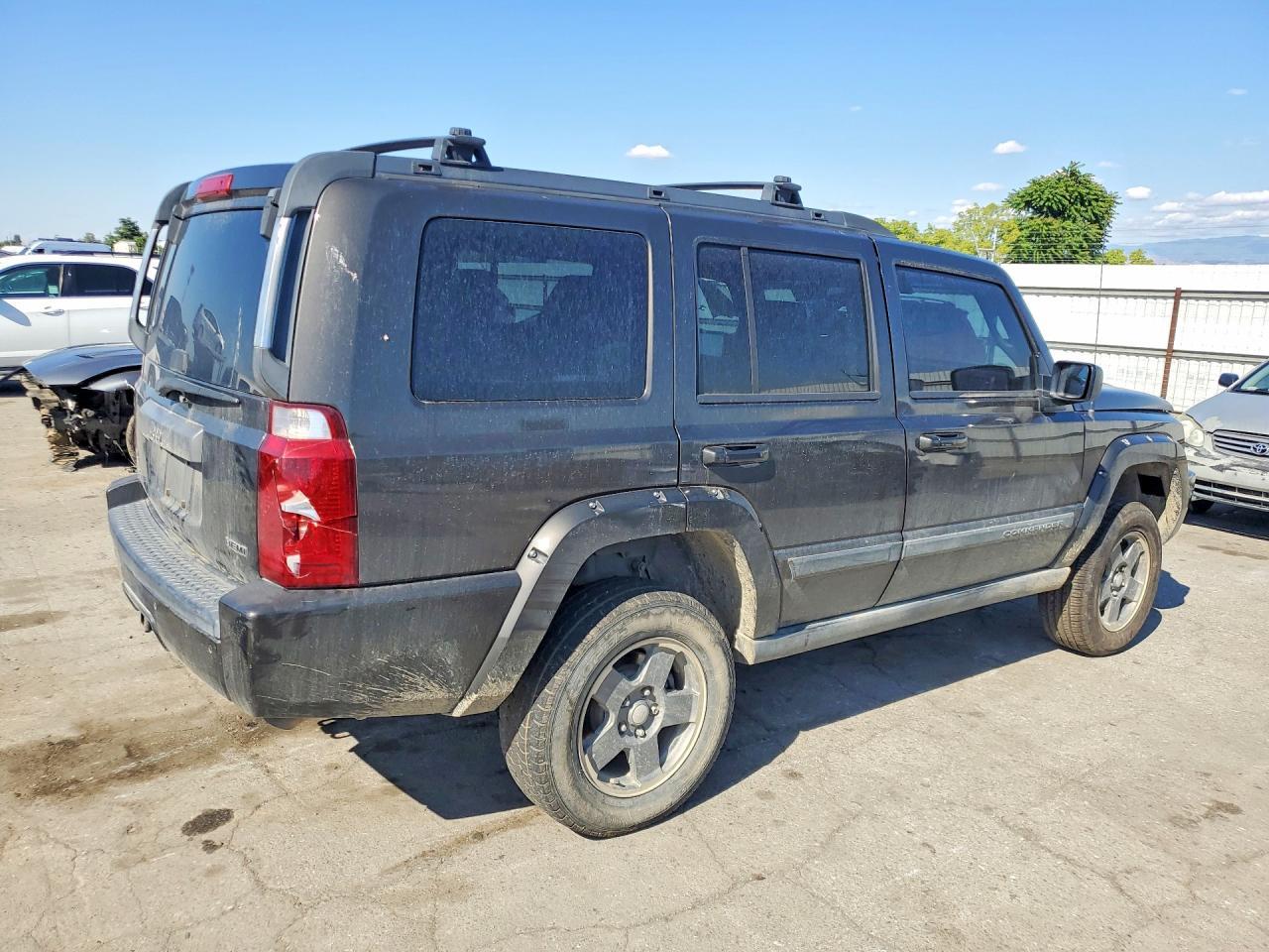 2006 Jeep Commander Limited - Image 3