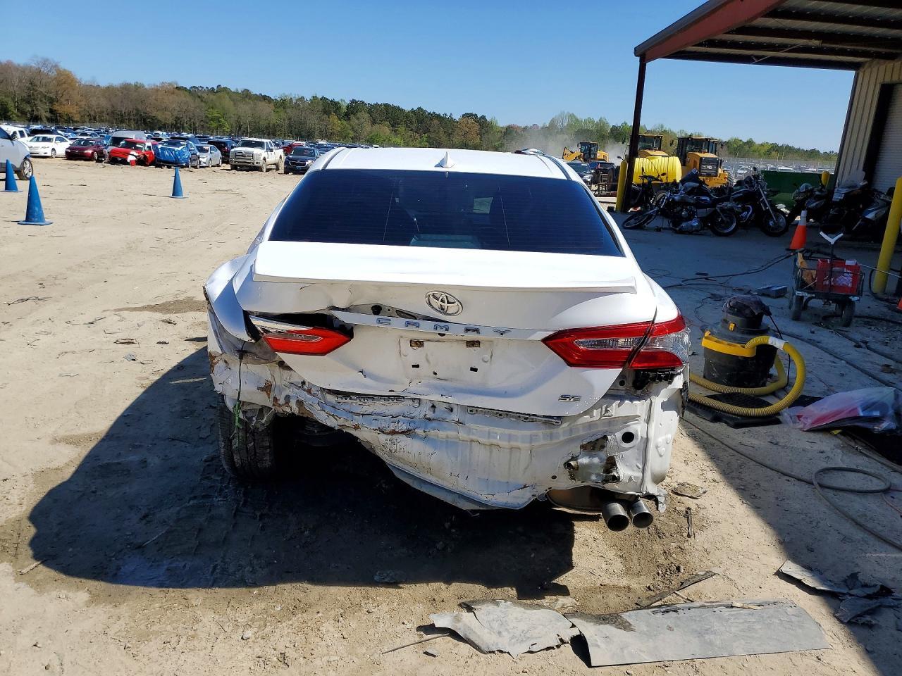 2019 Toyota Camry Se - Фото 6