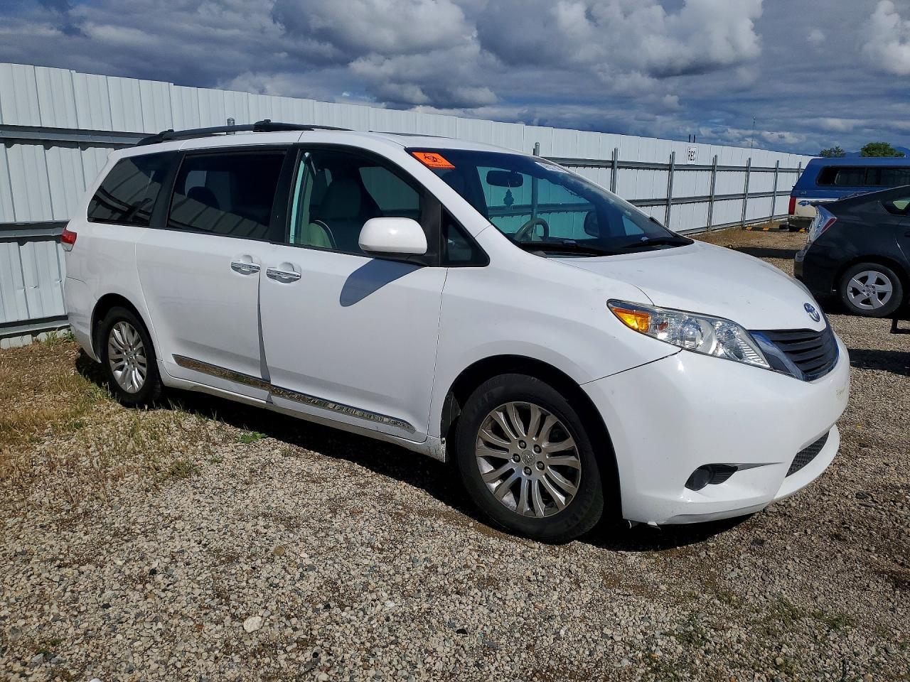 2013 Toyota Sienna Xle 8-Passenger - Фото 4