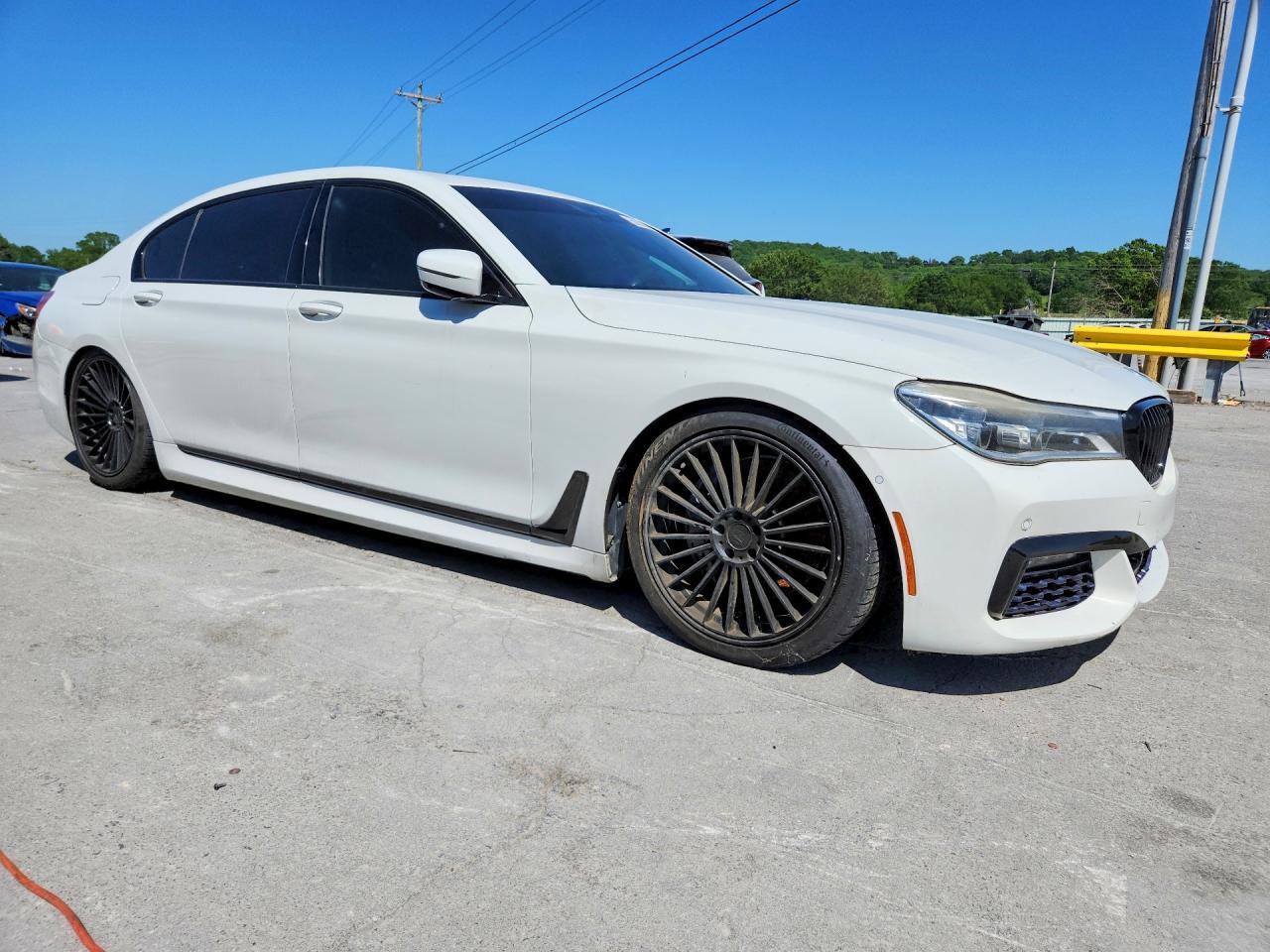 2016 BMW 750 Xi - Image 4