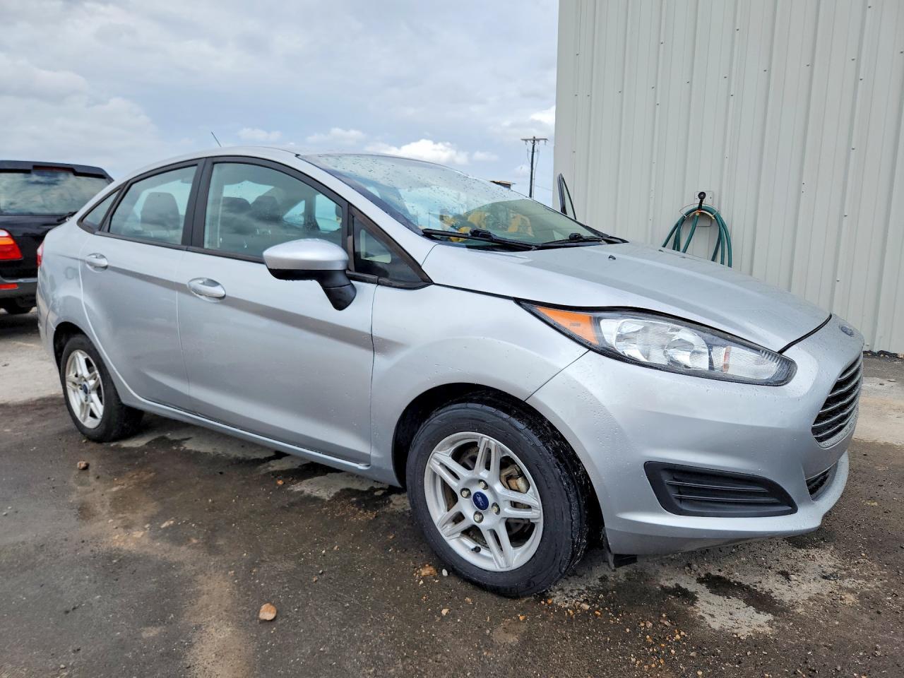 2017 Ford Fiesta Se - Фото 4