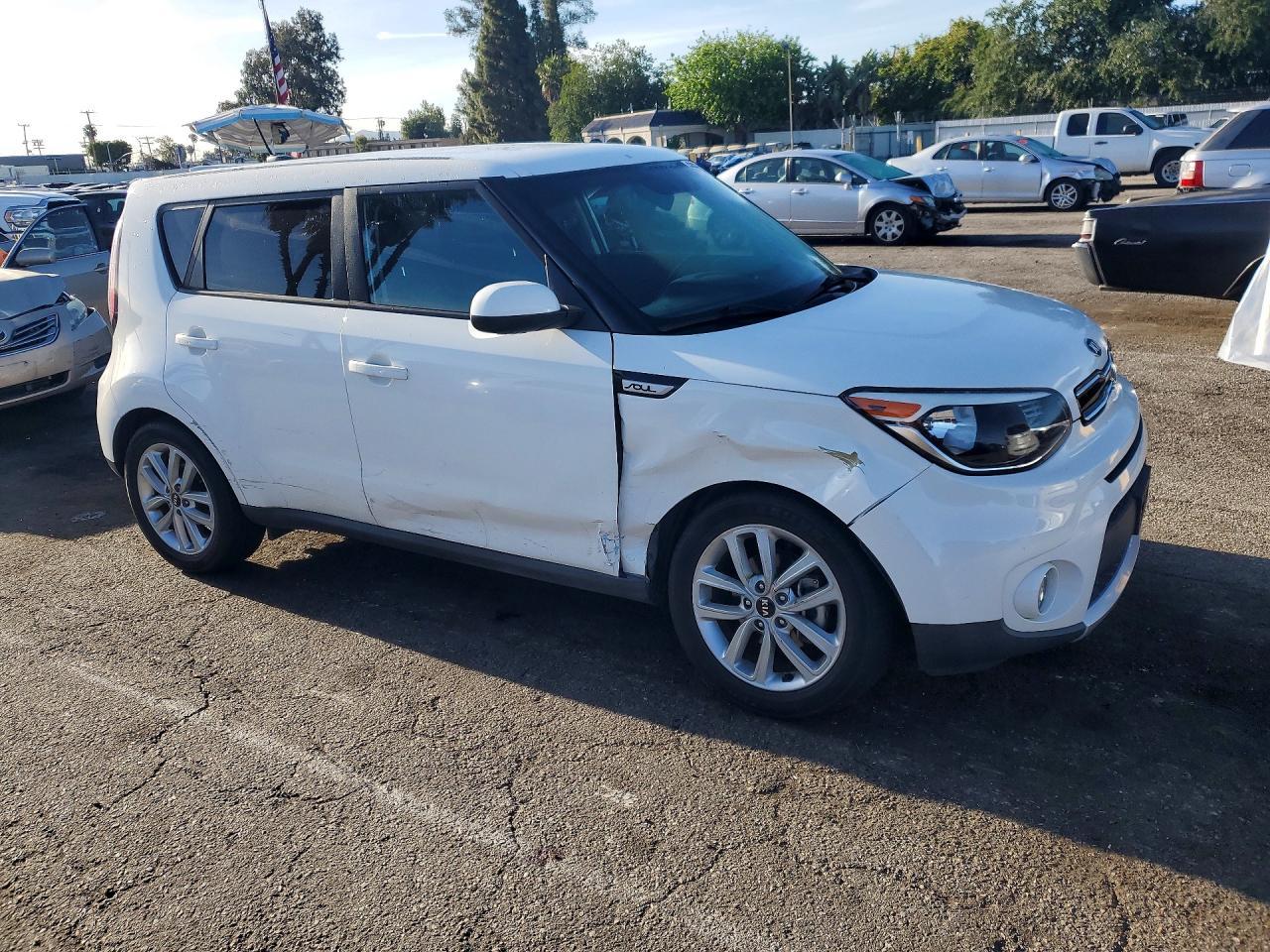 2017 Kia Soul + - Image 4