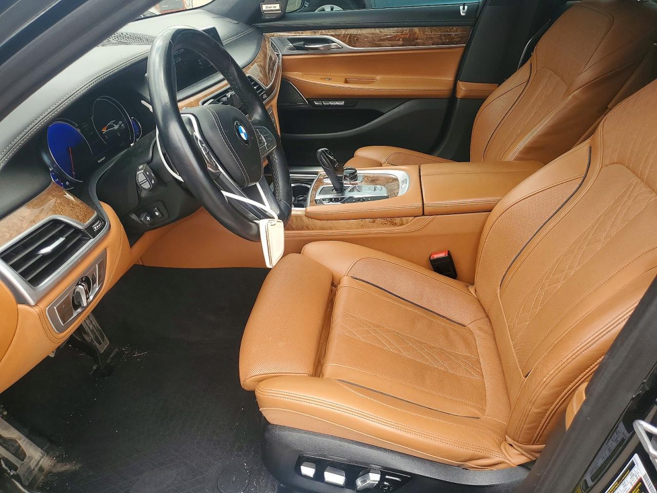 2018 BMW 750 Xi - Фото 7