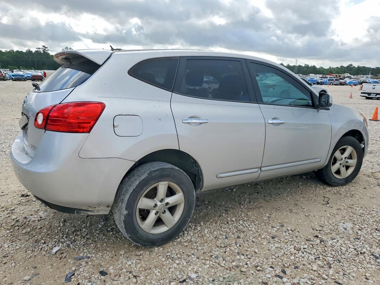 2013 Nissan Rogue S - Image 3