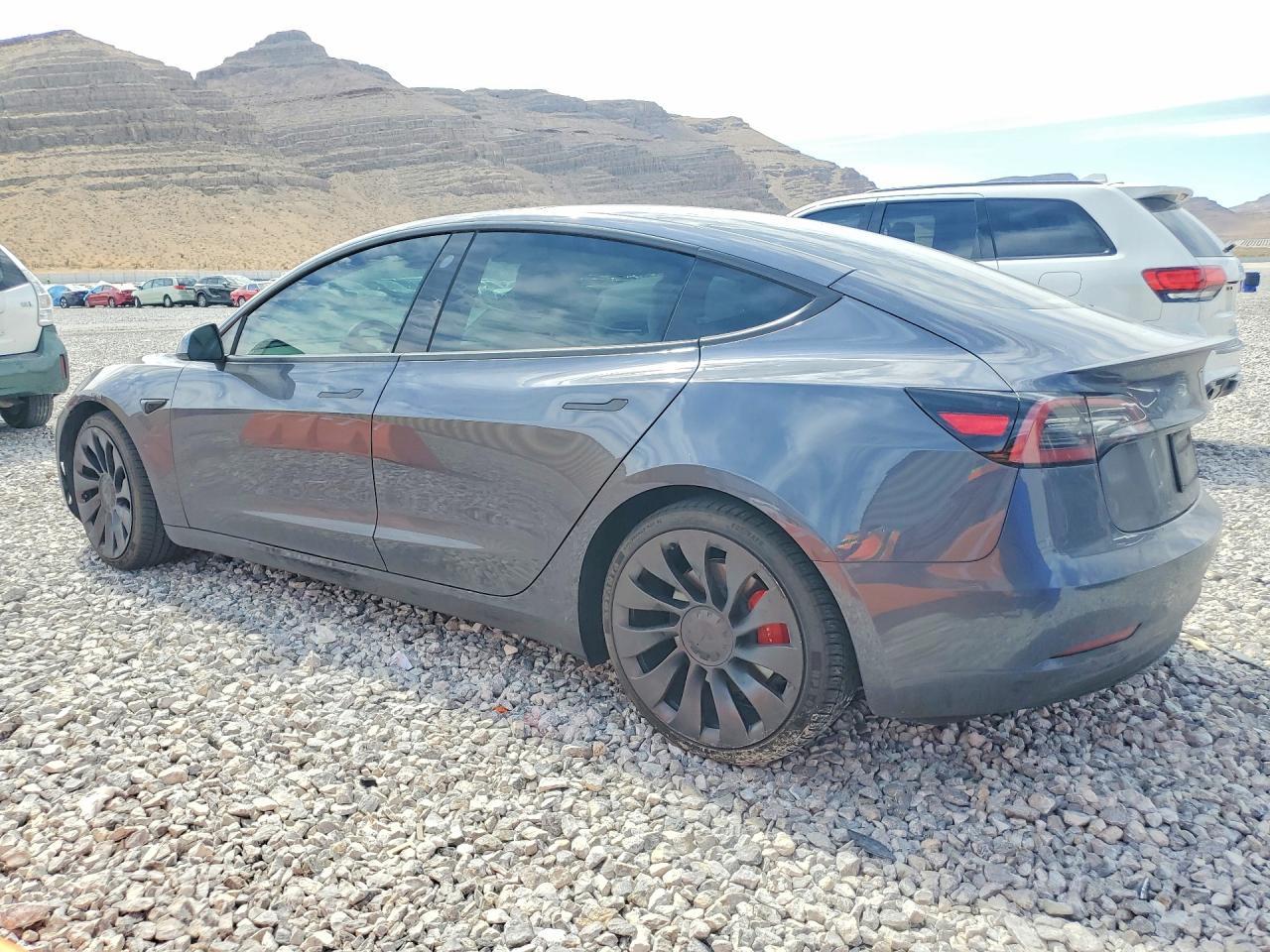 2023 Tesla Model 3 - Фото 2