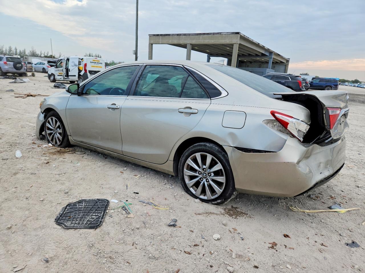 2016 Toyota Camry Xle - Фото 2