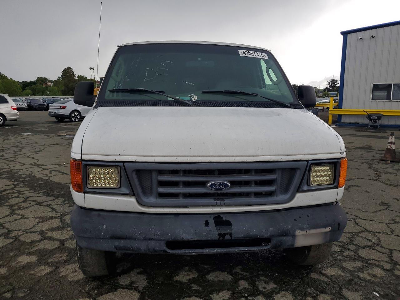 2005 Ford Econoline E250 Van - Image 5