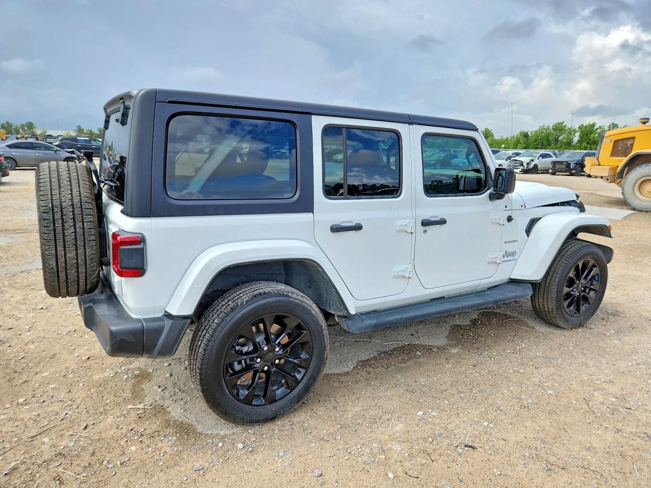 2023 Jeep Wrangler Sahara 4Xe - Image 3