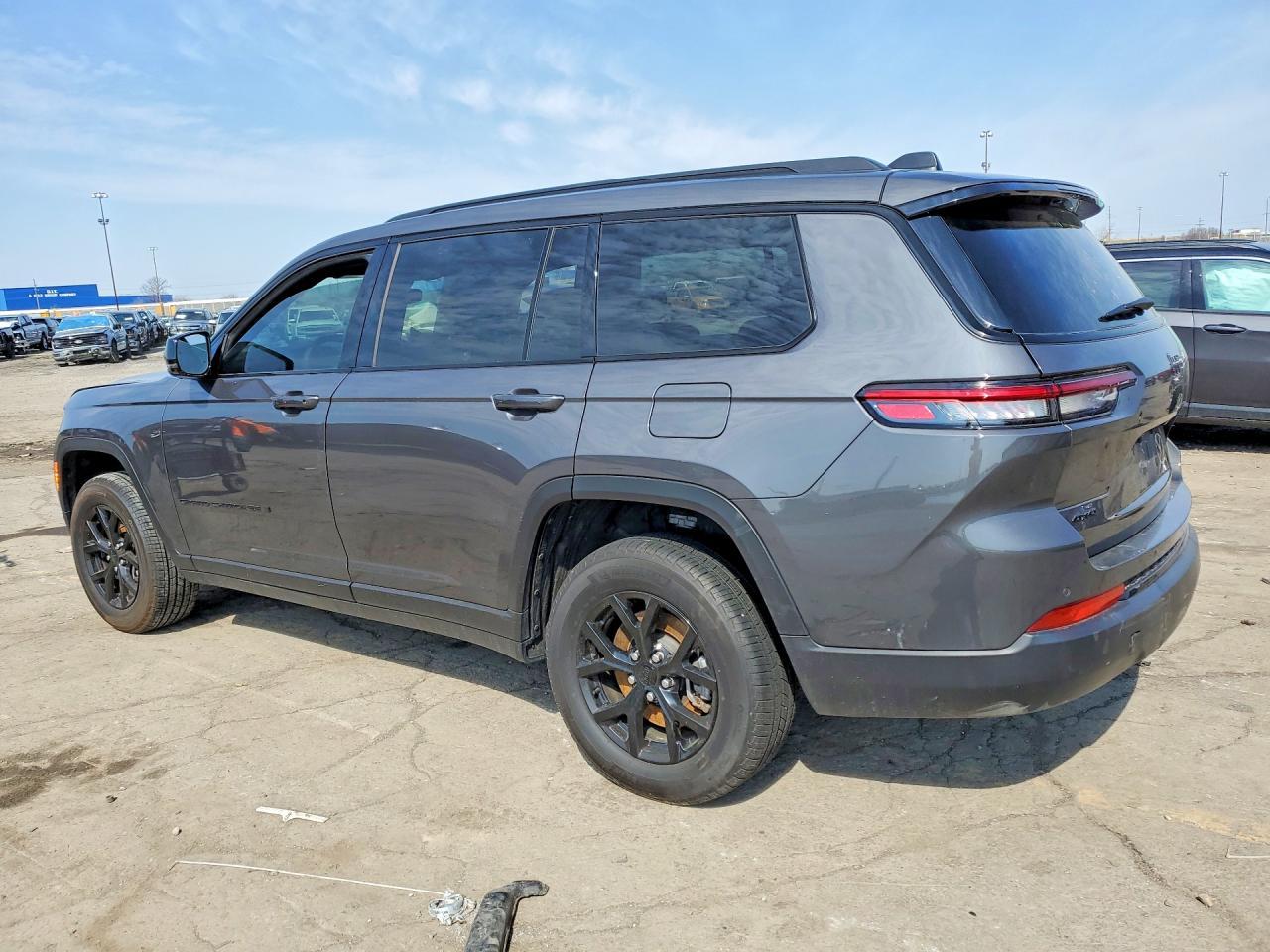 2024 Jeep Grand Cherokee L Laredo - Image 2