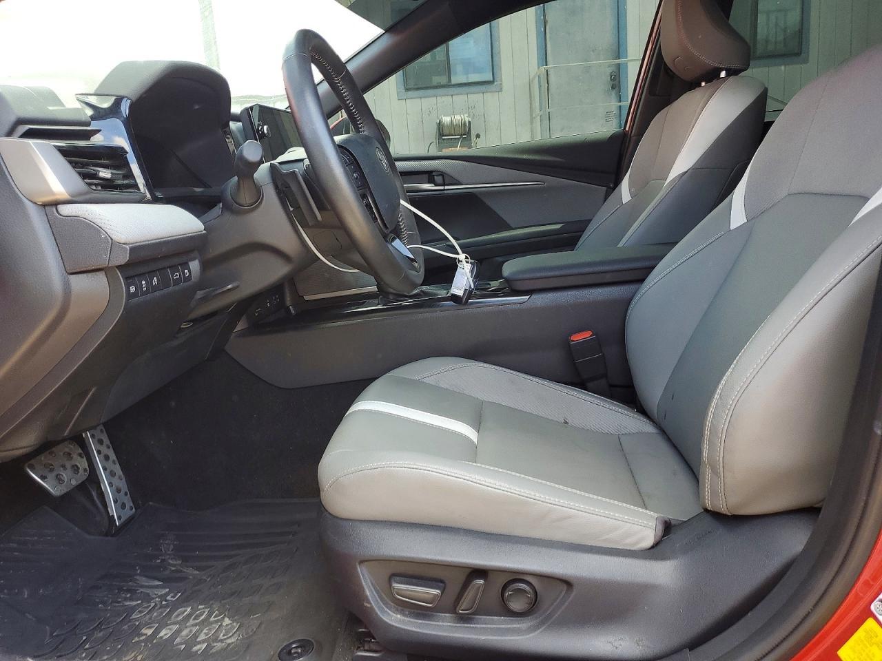 2025 Toyota Camry Se - Image 7